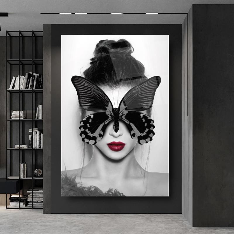 Kadın ve Kelebek Cam Tablo
